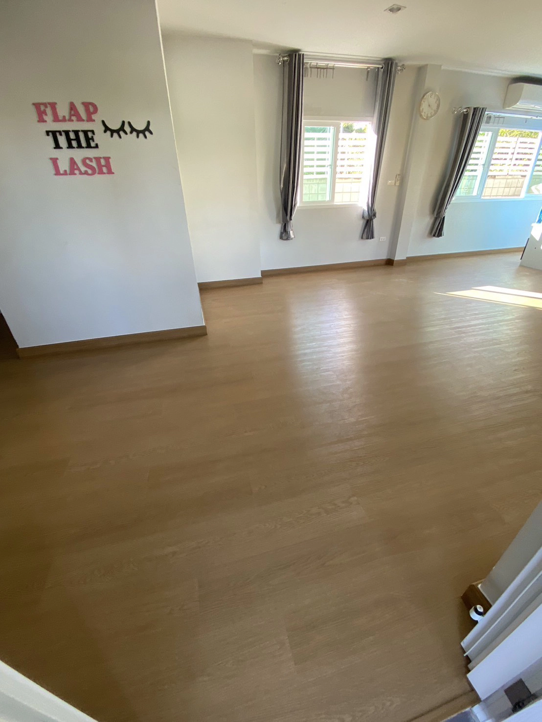 รูปภาพบ้านที่ปูกระเบื้องยาง6มิล PT05