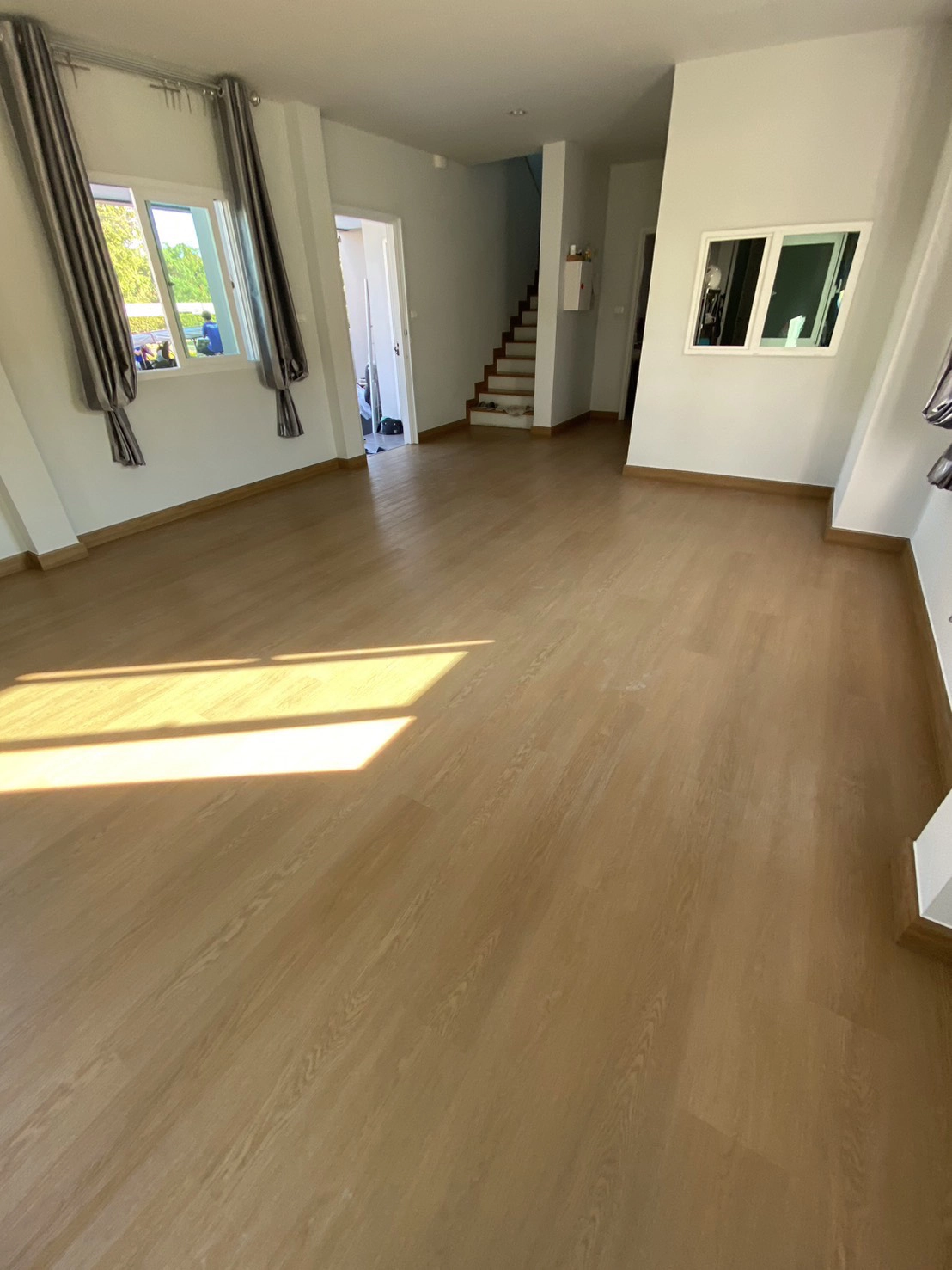 รูปภาพบ้านที่ปูกระเบื้องยาง6มิล PT05